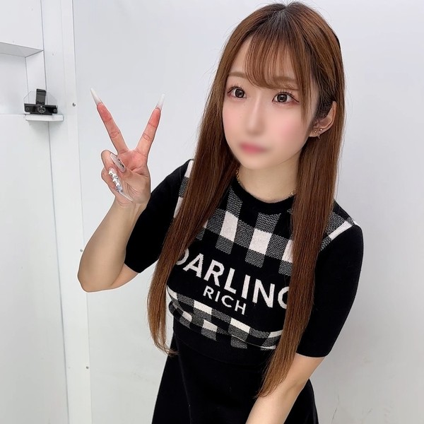 [FC2_PPV-4596321] 声も仕草も可愛すぎるメイド系美女５　プリクラでパンティを晒し記念撮影未熟な豊満おっぱいを揉みながらじっくりベロチューを堪能。