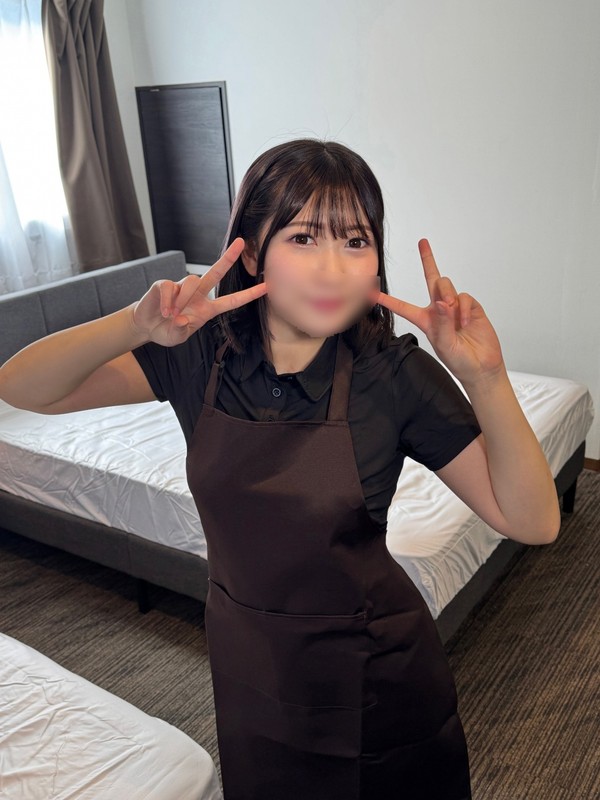 [FC2_PPV-4930994] ホテルの清掃のアルバイトちゃんにフル勃起ち〇ぽオナニー見せつけたらなんと興味津々…！中出しＳＥＸまで持ち込めました