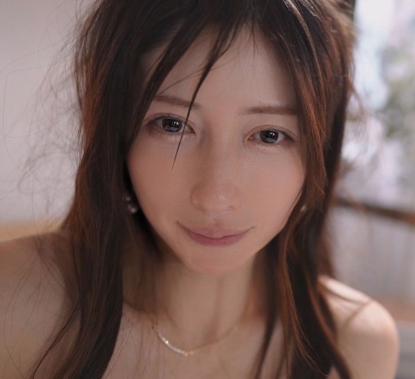 [FC2_PPV-4939398] ⭐50％OFF(1500円OFF)⭐ 7/21まで＆数量限定⭐ 【顔も体も美麗な45歳のシンマ.マ】生活感溢れる自宅でハメ潮吹きまくり。3Pで中出し2発！