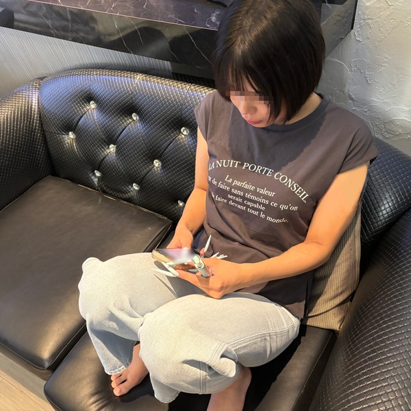 [FC2_PPV-4962233] 【個撮】潮吹き人妻コンカフェ嬢、加齢と共に客入り激減で生活苦に。P活で生計を立てようとするも、いきなり知らない男とSEXで戸惑いながら敏感なマ●コは大量の愛液を垂らし、何度もイきまくる。