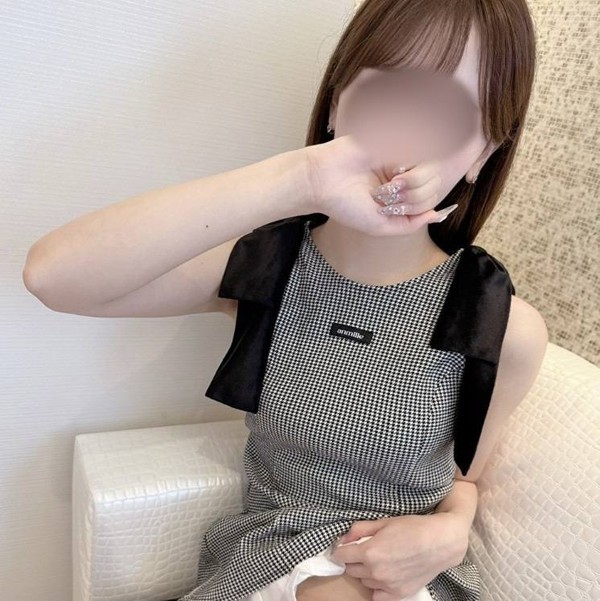 [FC2_PPV-4964839] 高級会員制ラウンジで見つけた門外不出のスレンダー美乳嬢をお持ち帰り二人きりになった途端に豹変するエロさにリピート必至！