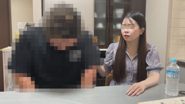 [FC2_PPV-4985498] 【個撮】背負わされた奥さん。旦那の横でサレても助けなし。自宅なのにアウェイで中出し。